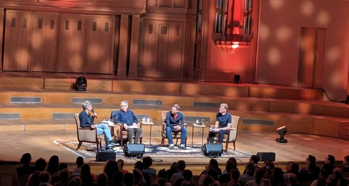 Conférenciers sur scène à Bozar